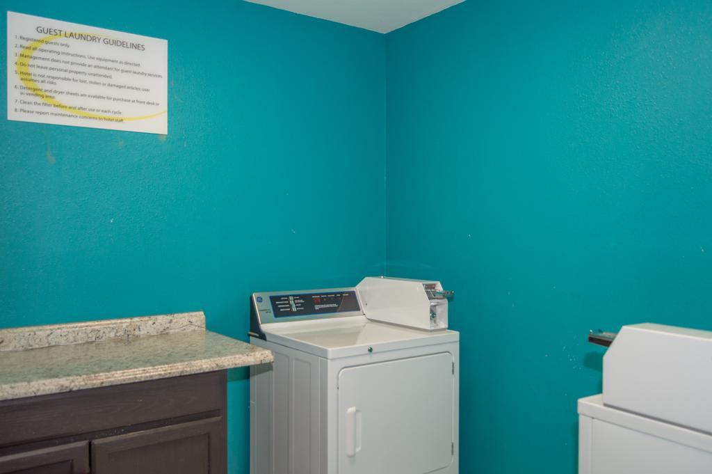 Super 8 By Wyndham Ardmore Extérieur photo