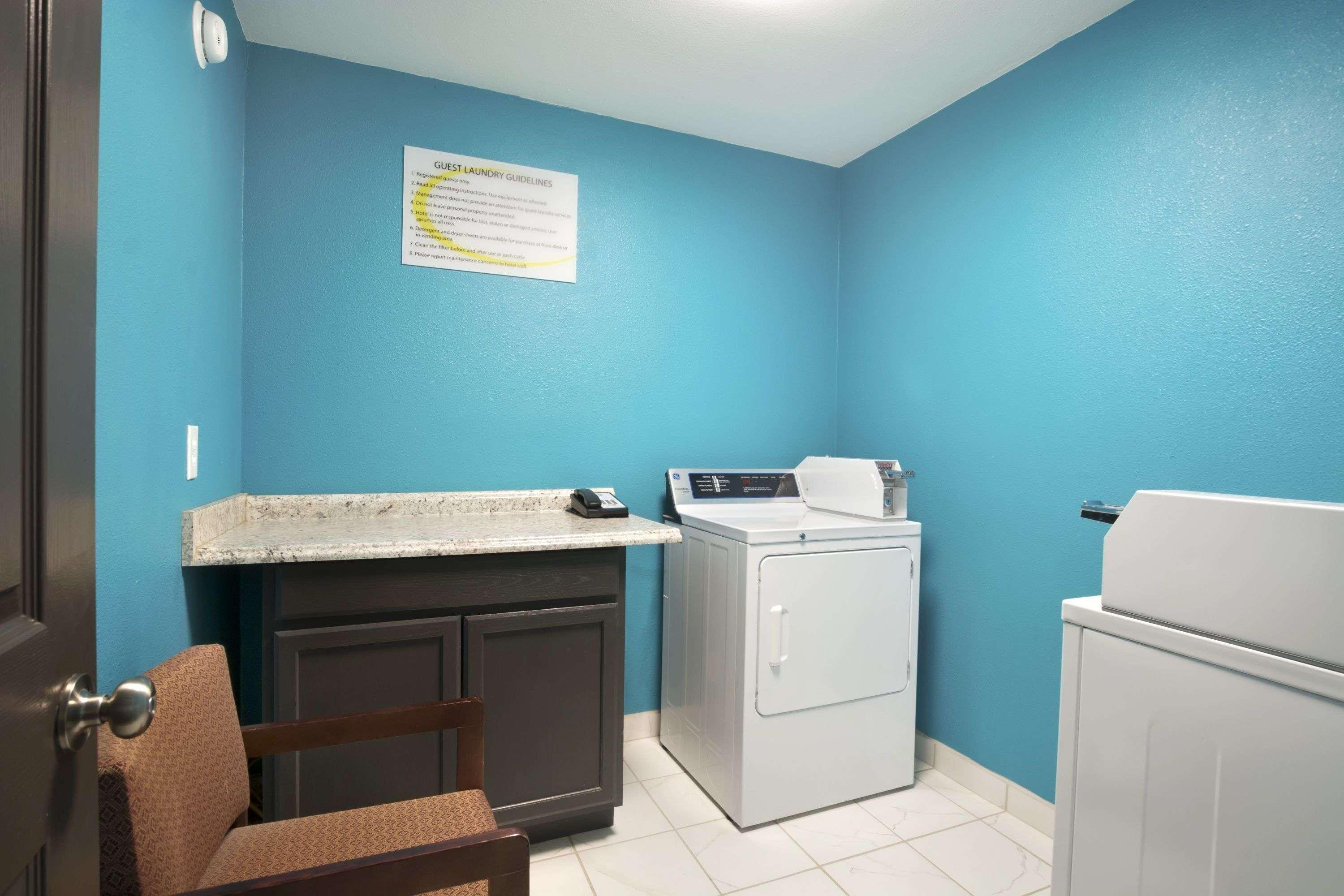 Super 8 By Wyndham Ardmore Extérieur photo